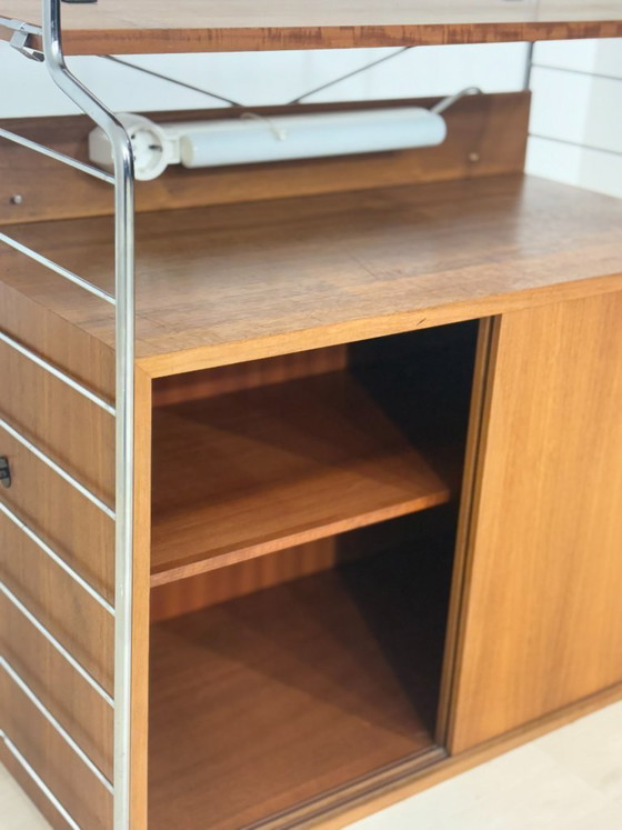 Image 1 of Teakhouten boekenkast "String Continental" van Nils Strinning - Wandplank uit het midden van de 20e eeuw - jaren 60