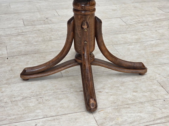Années 1950, fauteuil pivotant, bois courbé, tissu d'ameublement en maille. – Chaises pivotantes, Metal (photo 3 of 15)
