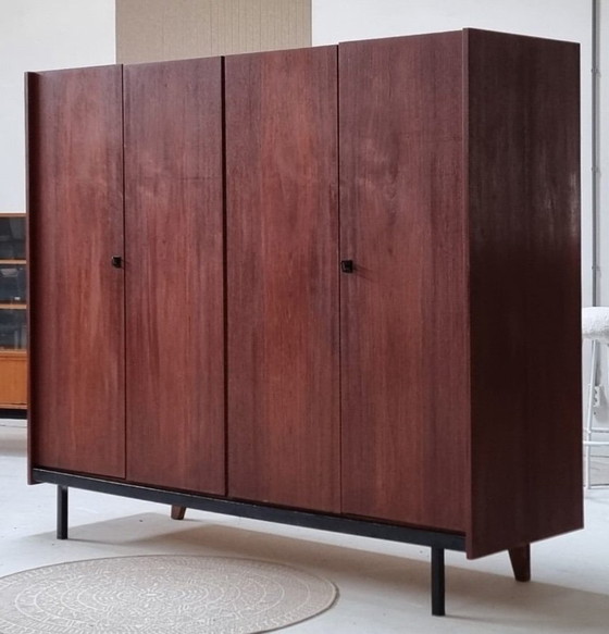 Image 1 of guardarropa de mediados de siglo