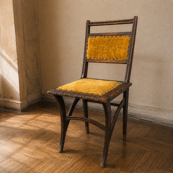 Image 1 of Art Nouveau massief houten fluwelen eetkamerstoel met messing siernagels, 1900-1910
