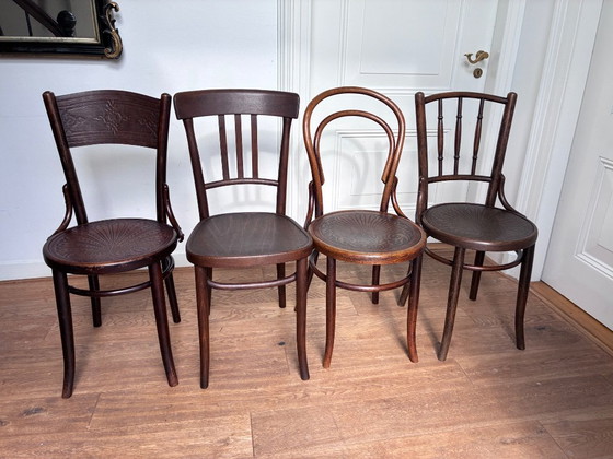 Set van 4 mix-match Thonet stijl stoelen – Eetkamerstoelen, Hout (photo 9 of 18)
