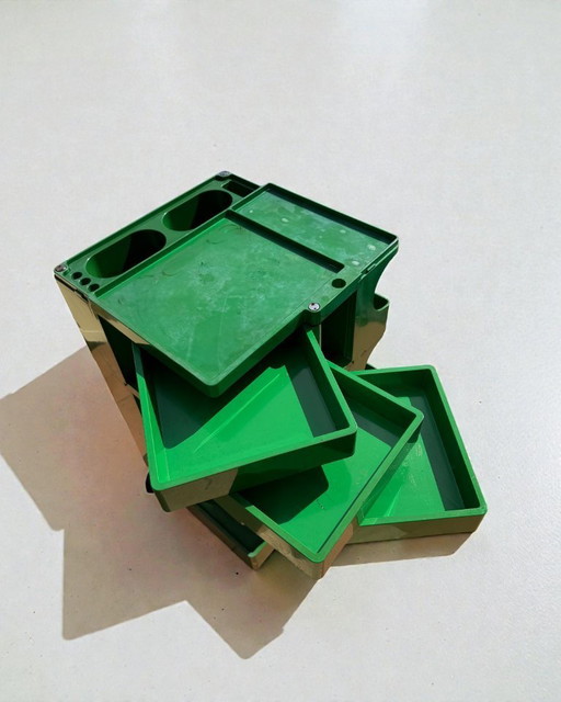 Chariot d'artiste Boby B33 original, de couleur verte, conçu par Joe Colombo pour Bieffeplast dans les années 1970.