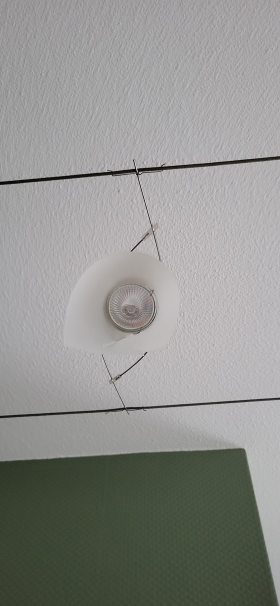 Design Deckenleuchten 8 Spots an Spannseil – Metal, Plastic (photo 3 of 6)