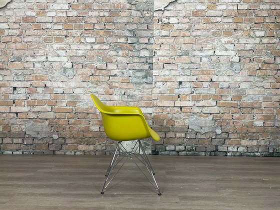 Vitra DAR – Plastique Moutarde | Charles & Ray Eames – Fauteuils, Plastic, Chrome (photo 8 of 17)