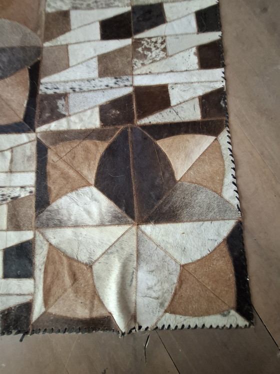 Wunderschöner geometrischer Kamelleder-Teppich – Teppiche & Läufer, Leather (photo 3 of 5)