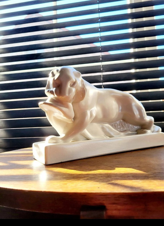 Image 1 of Sculpture Art déco en céramique blanche représentant un tigre et une gazelle, John Skeaping, Wedgwood, 1927
