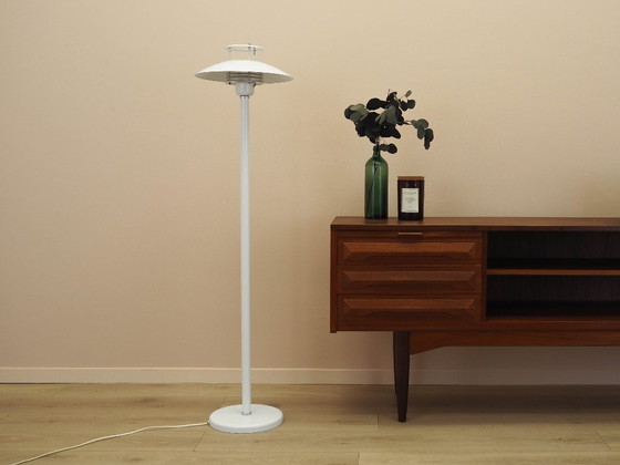 Lampada da terra danese in metallo bianco, design scandinavo minimalista, anni '70. – Lampade da terra (photo 2 of 9)