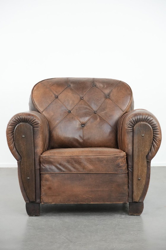 Image 1 of Poltrona antica in pelle di pecora dall'aspetto lussuoso e rifinita in legno