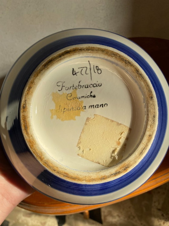 Plat de service couvert vintage Fortebraccio Ceramiche, peint à la main en bleu et blanc – Italie (photo 2 of 7)