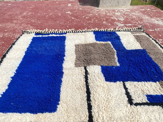 Image 1 of Large Vintage Beni Ourain Rug 255x170 cm – Abstract Moroccan Wool Rug – Blue & Beige Geometric Design – Statement Boho / Modern 