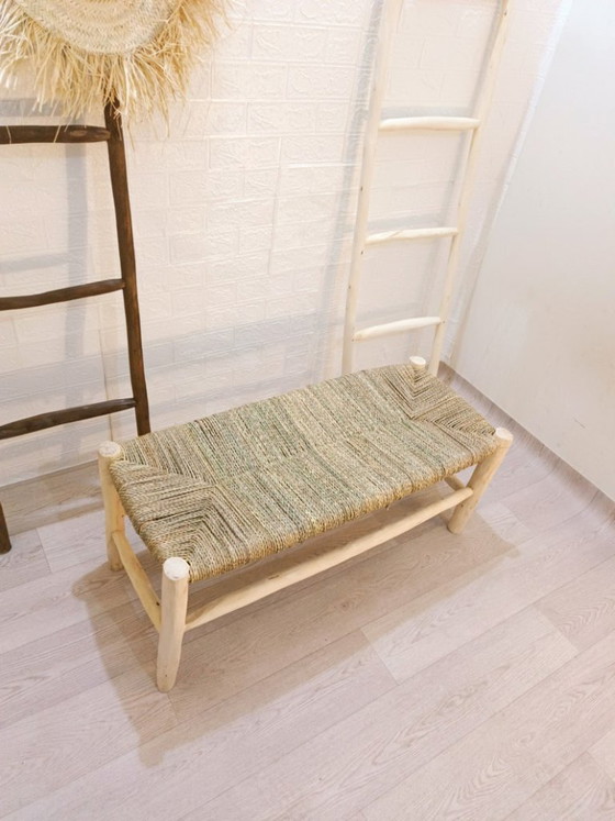 Handgemaakte Marokkaanse houten bank met natuurlijk geweven zitting – Bankjes, Rattan, Wood (photo 7 of 9)