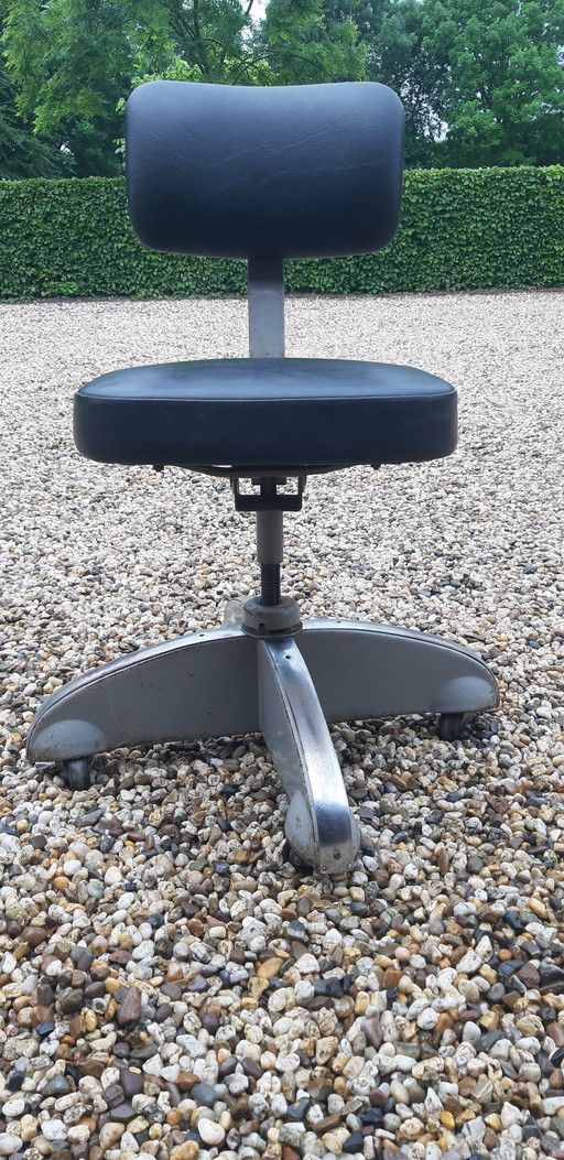 Vintage office chair 1950s Ahrend the Circle