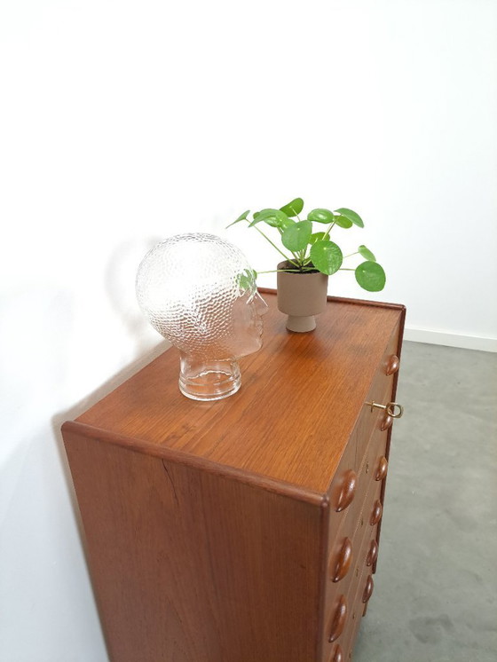 Image 1 of Cómoda danesa de teca con 6 cajones y patas elegantes