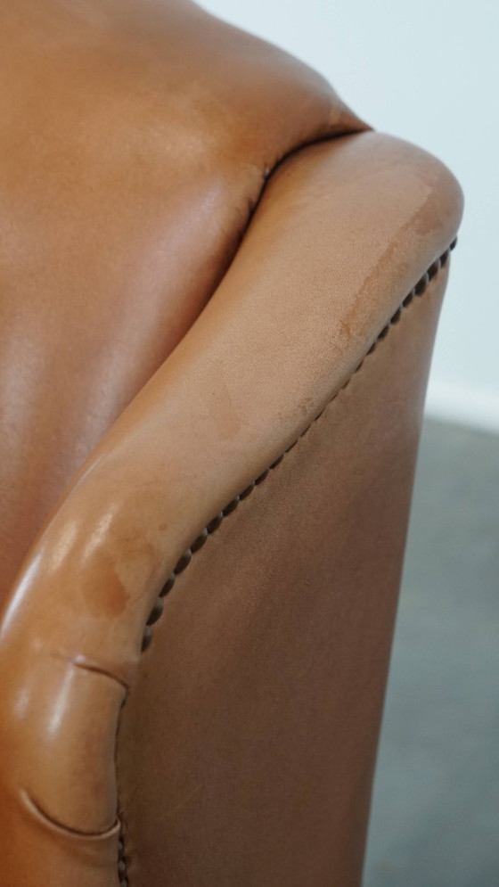 Image 1 of Oorfauteuil gemaakt van rundleer afgewerkt met siernagels