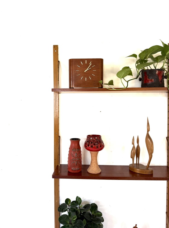 Scaffale da parete modulare vintage danese in teak anni '60 – Scaffali a muro, Wood, Brass (photo 3 of 6)