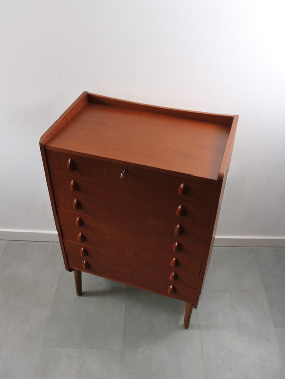 Image 1 of Commode danoise vintage en teck, très spéciale !