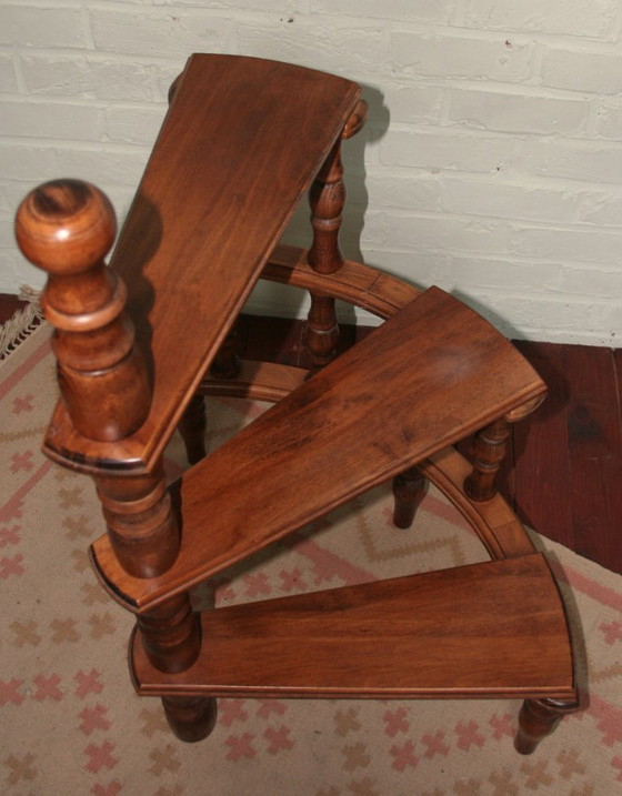 Image 1 of Alte Bibliothekstreppe in perfektem Zustand