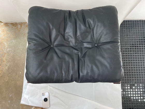 Image 1 of Siesta armchair and footrest in black leather and mahogany wood