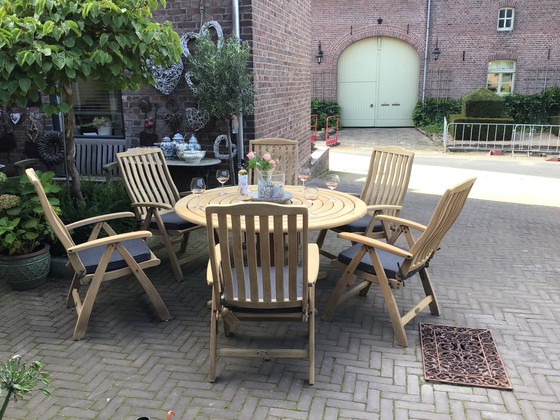 Image 1 of Alexander Rose Roble  Bengal ronde tuintafel met 6 verstelbare roble tuinstoelen incl mooie nw zitkussens en sierkussens