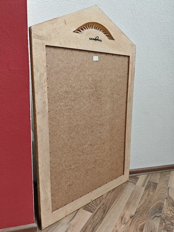 Image 1 of Miroir rectangulaire en haut avec triangle avec cadre en bois, doré de succession