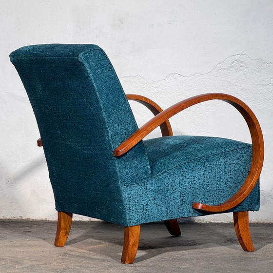 Image 1 of Een paar Halabala H-410 fauteuils, volledig gerestaureerd, jaren 30.