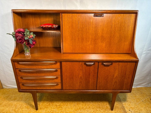 Vintage A. Younger „Sequence“ Teak Highboard | 1960er | Entworfen von John Herbert Ein wirklich atemberaubendes Mid-Century
