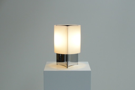Lampe de table modèle 526/P par Massimo Vignelli pour Arteluce, Italie, années 1960.