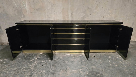 Jean-Claude Mahey per Maison Romeo Paris — Credenza in lacca nera e ottone, anni '70 – Credenze alte, Wood (photo 4 of 14)