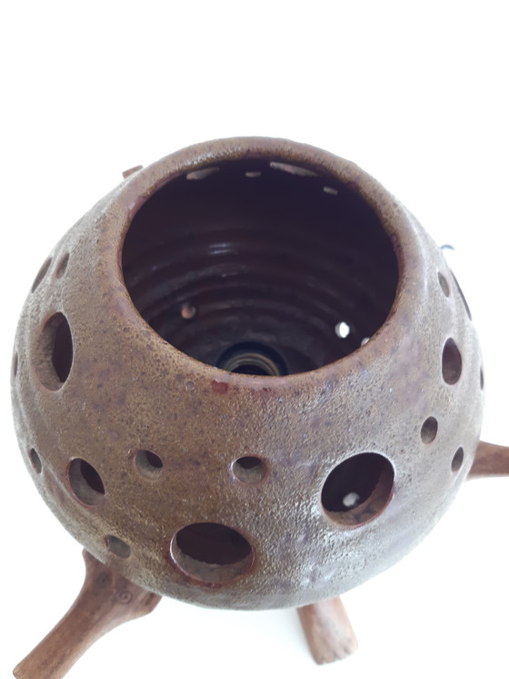 Image 1 of Lampe de table vintage en céramique avec base en teck sculpté