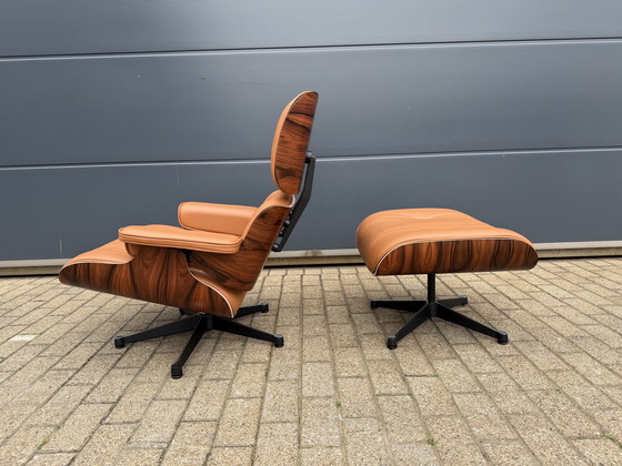 Image 1 of 2 poltrone lounge Vitra Eames XL originali con poggiapiedi, in pregiata pelle color cognac e palissandro Santos, NUOVE!!