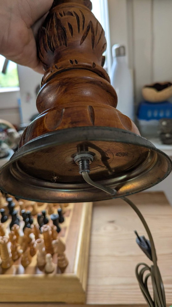 Lampada da Tavolo in Legno Intagliato con Paralume in Vetro Ambrato, Lampade da tavolo, Marrone, Vintage (foto 6 di 8)
