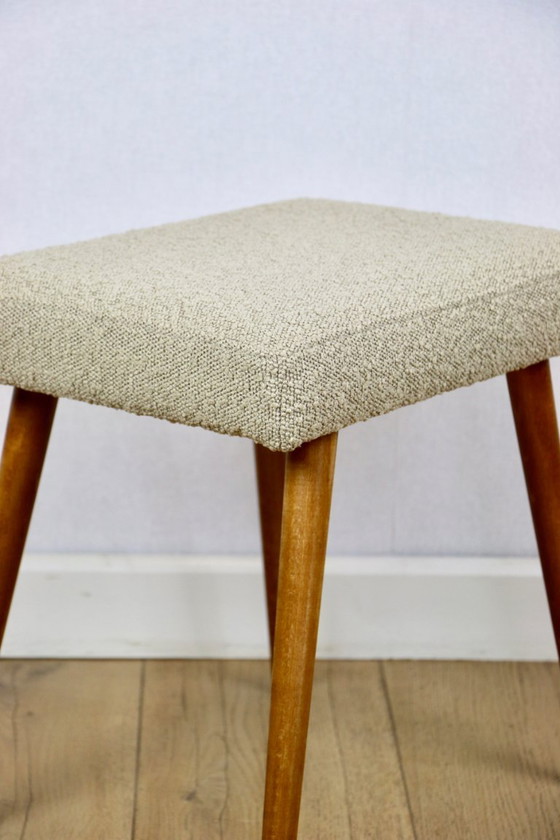 Taburete de bouclé color beige con patas redondas de haya - 2 unidades disponibles – Axel Concept, Wood (photo 4 of 8)