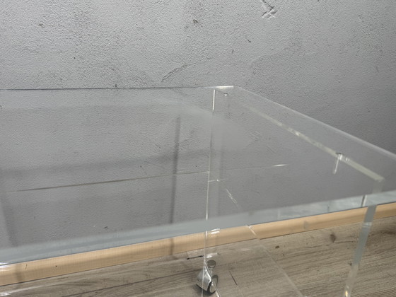 Image 1 of Tavolino laterale in acrilico del 1980