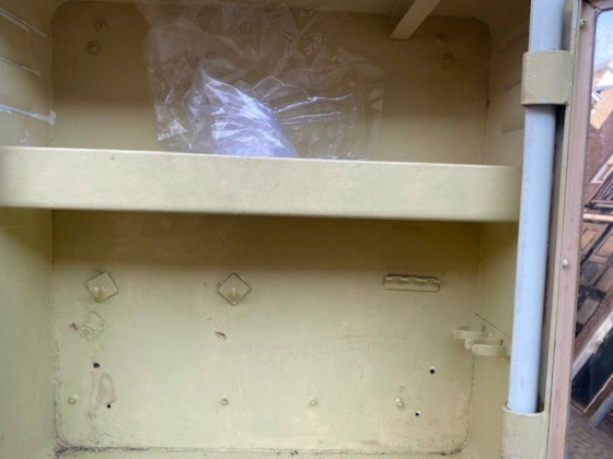 Image 1 of armadietto dei medicinali degli anni '50