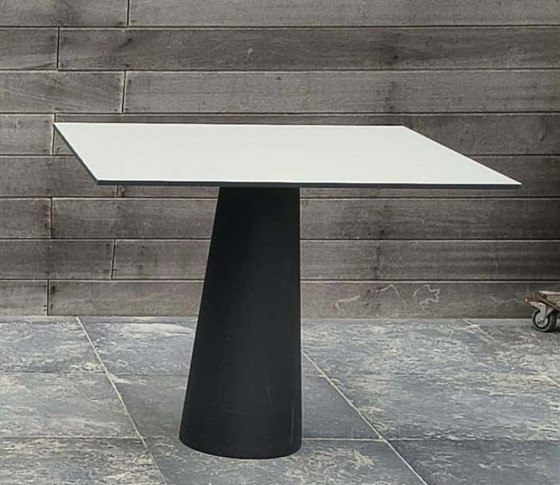 Image 1 of 2 MOOOI CONTAINER TAFELS 90x90x72