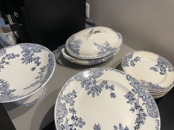 Image 1 of Magnifique service de table ancien complet !