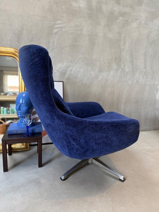 Image 1 of Vintage swivel egg chair