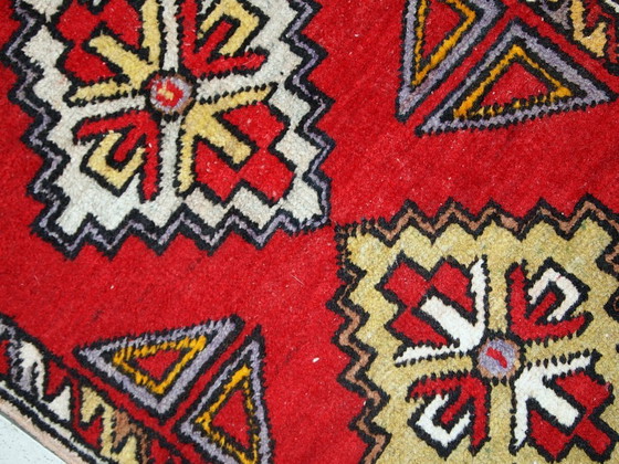 Image 1 of Handmade vintage Turkish Yastik rug 1.6' x 3.5' (48cm x 107cm) 1950s - 1C496