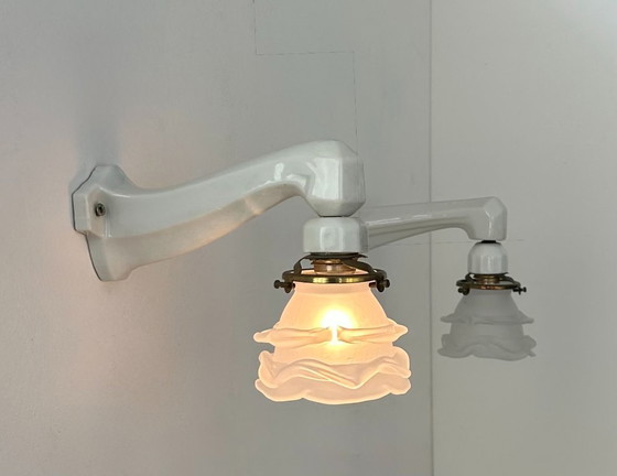 Image 1 of Paire d'applique vintage art déco, porcelaine et verre sablé, France 1930