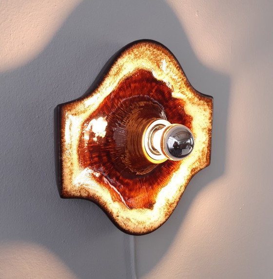 Image 1 of 1 van 2 Keramieken aardewerken roodbruine vintage wandlampen, west germany fat lava stijl, keramische retro wandlamp, space age 