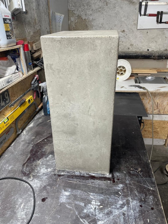 Image 1 of Moderner Beton Beistelltisch / Design Tisch Handgefertigt