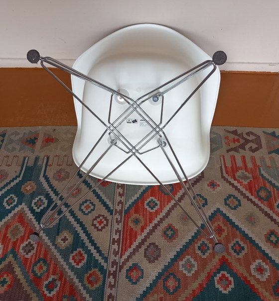 Image 1 of 4 sillas Vitra Eames DAR