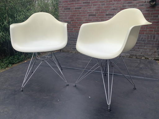 2 x Fauteuil Vitra Eames en plastique DAR