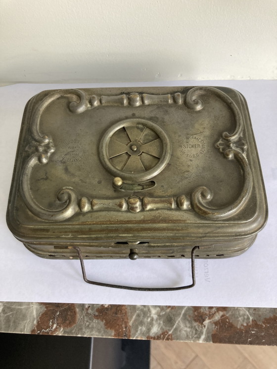 Petit poêle, boîte de rangement en métal antique, grille décorative unique. – Girodon & Cie, Objets déco (photo 5 of 11)