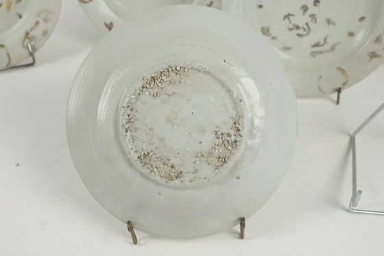 Image 1 of Plato de porcelana china. Obra del siglo XVII.