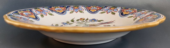 Image 1 of Un plato de pared policromado Royal Tichelaar Makkum pintado a mano de época.