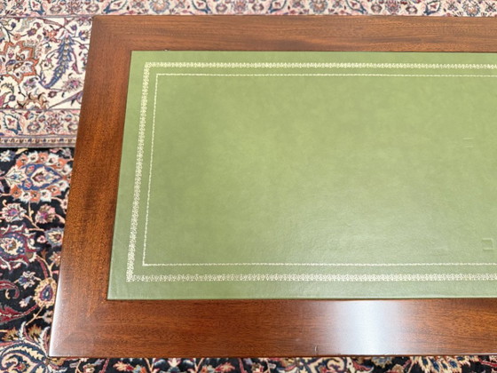 Klassischer englischer Chesterfield Konsolentisch – Leder, Holz (photo 11 of 11)