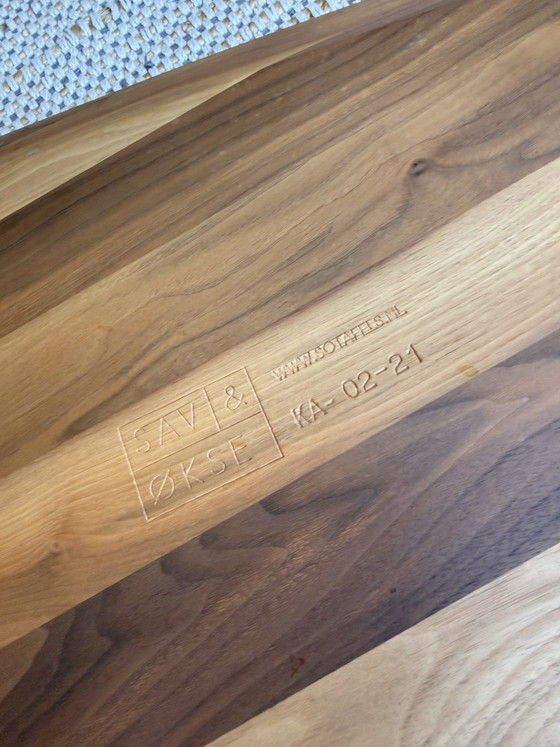 Image 1 of Mesa de centro de diseño Sav & Økse, madera maciza de nogal

