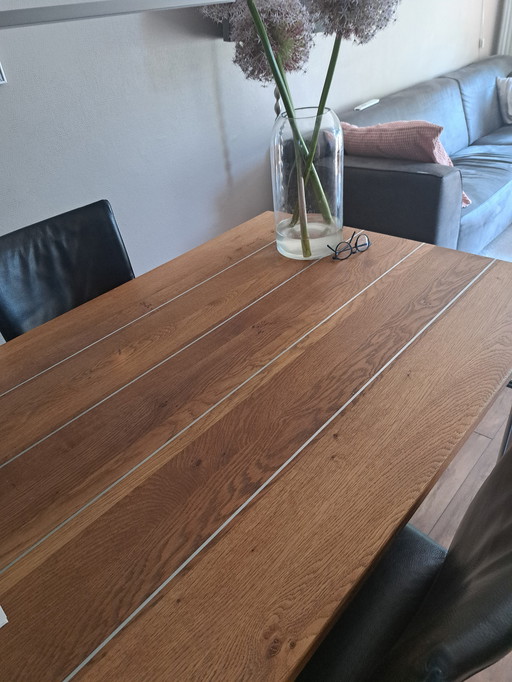 Harvink dining table