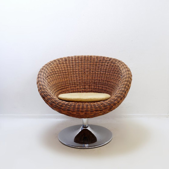 Image 1 of Paire de fauteuils pivotants en osier vintage